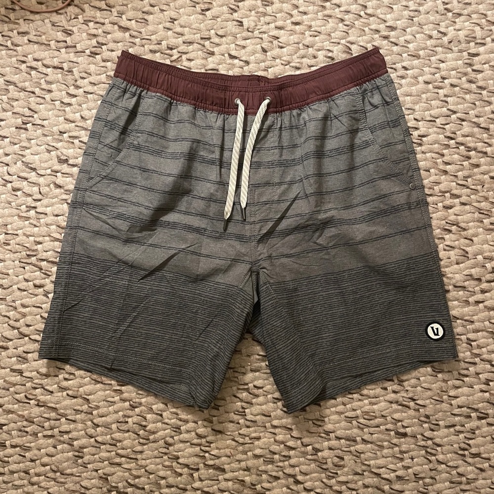 Vuori Kore Short - Grey Varied Stripe